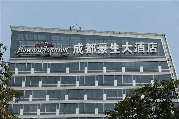 一平方米樓頂發(fā)光字制作安裝的費(fèi)用有哪些？